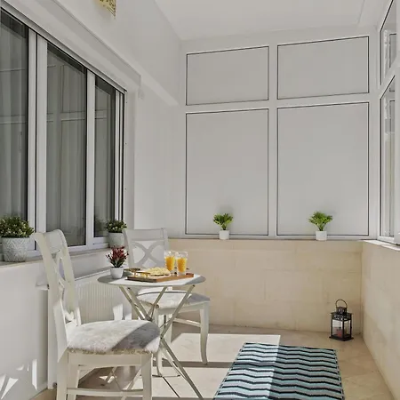 Sweet Luxury Three City Center Universitate Apartment *