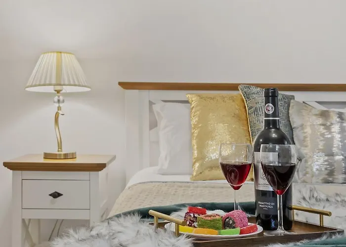 Sweet Luxury Three City Center Universitate *