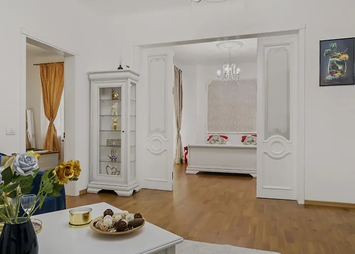 Sweet Luxury Three City Center Universitate