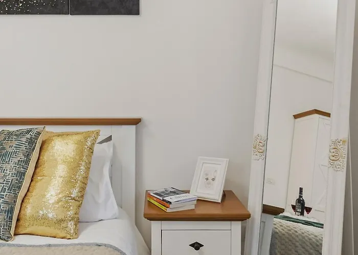 Sweet Luxury Three City Center Universitate *