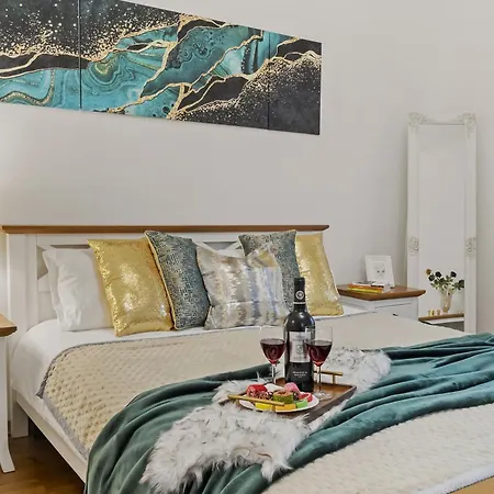 Sweet Luxury Three City Center Universitate Appartement *