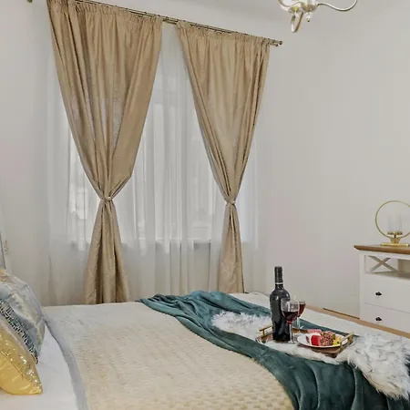 Apartment Sweet Luxury Three City Center Universitate