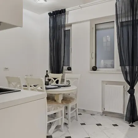 Sweet Luxury Three City Center Universitate *