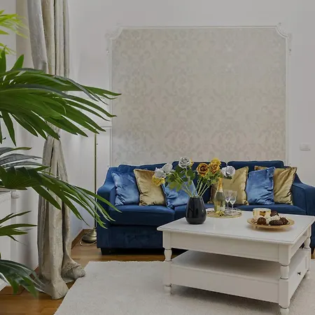 Sweet Luxury Three City Center Universitate *