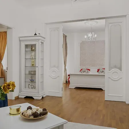 Sweet Luxury Three City Center Universitate