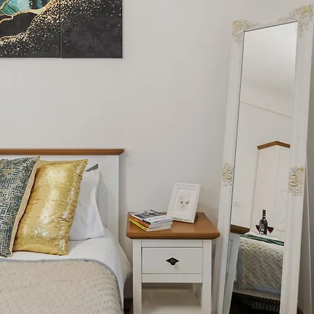 Sweet Luxury Three City Center Universitate *