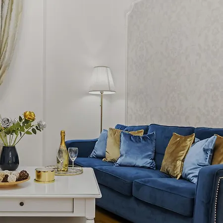 Sweet Luxury Three City Center Universitate *