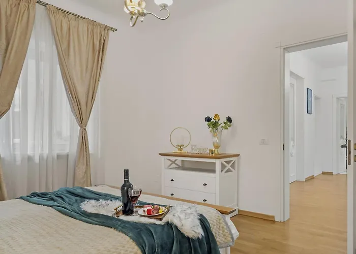 Sweet Luxury Three City Center Universitate Apartment