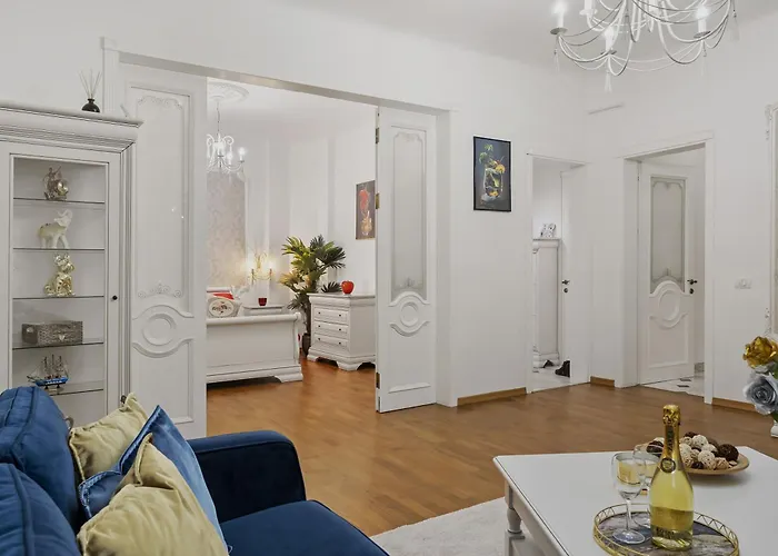 Sweet Luxury Three City Center Universitate *