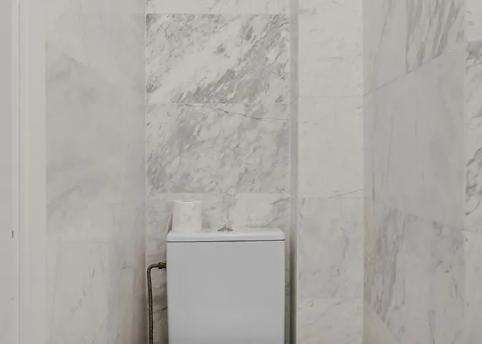 Sweet Luxury Three City Center Universitate Apartment *