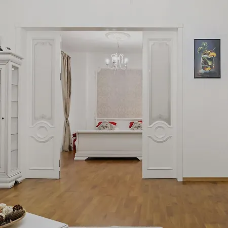 Sweet Luxury Three City Center Universitate Apartman