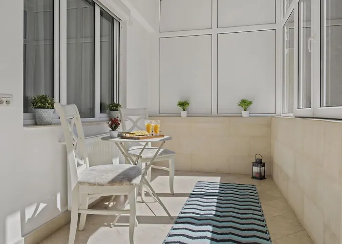 Daire Sweet Luxury Three City Center Universitate Bükreş