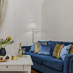Sweet Luxury Three City Center Universitate *